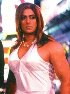 Actors Female Role: नवाजुद्दी सिद्दीकी ही नहीं, ये अभिनेता भी पर्दे पर खूबसूरत हसीना बनकर मचा चुके हैं गदर