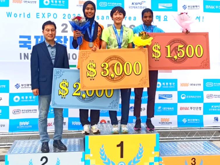 Mayiladuthurai athlete who achieved the international pole vault competition TNN சர்வதேச போல்வால்ட் போட்டியில் சாதித்த மயிலாடுதுறை வீராங்கனை...!