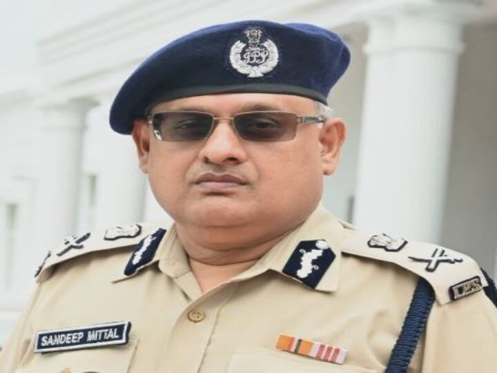 IPS Sandeep Mittal hears Om sound in NASA black hole viral audio நாசா வெளியிட்ட கருந்துளை ஒலி, ஓம் சத்தமா? தமிழக கடலோர பாதுகாப்பு ஏ.டி.ஜி.பி.யை விளாசும் நெட்டிசன்கள்..!
