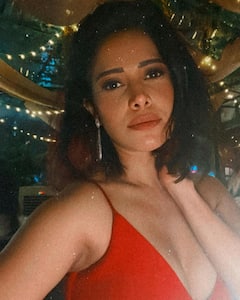 Nushrratt Bharuccha Photos: दोस्तों के साथ मस्ती करती दिखीं नुसरत भरूचा, रेड ड्रेस में एक्ट्रेस ने ढाई कयामत