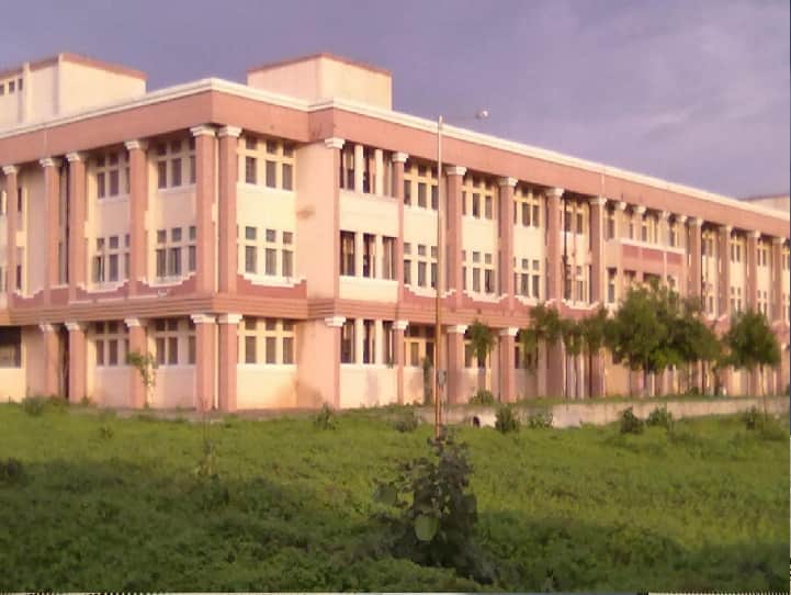 Yavatmal News Updates Raging in Government Medical College Yavatmal, mother of student complained Yavatmal : यवतमाळच्या शासकीय मेडिकल कॉलेजमध्ये रॅगिंग, विद्यार्थ्याच्या आईनेच केली तक्रार