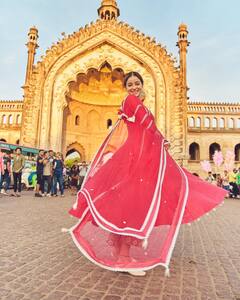 Liger: फिल्म के प्रमोशन के लिए नवाबों के शहर लखनऊ पहुंची अनन्या पांडे, अनारकली पहने यूं इतराती दिखीं