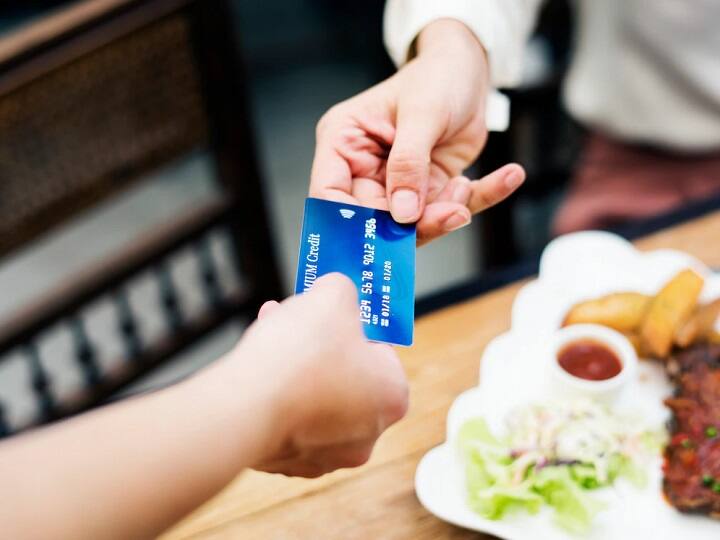 Credit Debit Card Tokenization: अभी RBI ने क्रेडिट और डेबिट कार्ड के टोकनाइजेशन को जरूरी नहीं किया है लेकिन, इस काम को करने से आपका ऑनलाइन या डिजिटल पेमेंट का सिस्टम बहुत आसान हो जाएगा.