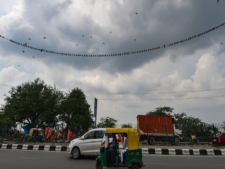 Delhi NCR Weather Forecast Today 24 August 2022 IMD No Rain Alert in Delhi Noida Gurugram Delhi-NCR Weather Forecast Today: दिल्ली में बदल रहा मौसम का मिजाज, जानें- आज बारिश को लेकर क्या है भविष्यवाणी