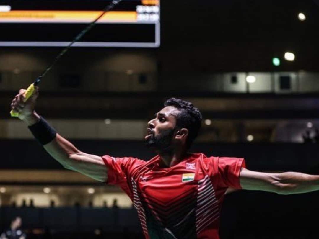 Indian Badminton Player HS Prannoy beats Japanes Kento Momota in BWF World Championships, know complete details WBC 2022 : एचएस प्रणॉयची वर्ल्ड बॅडमिंटन चॅम्पियनशिपमध्ये विजयी सलामी, जपानच्या बॅडमिंटनपटूला दिली मात