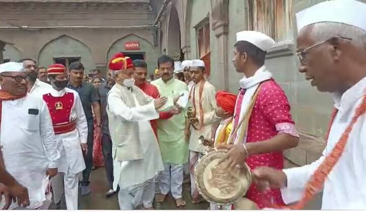 राज्यपाल भगत सिंह कोश्यारी वैष्णवांच्या मेळ्यात तल्लीन झाले.