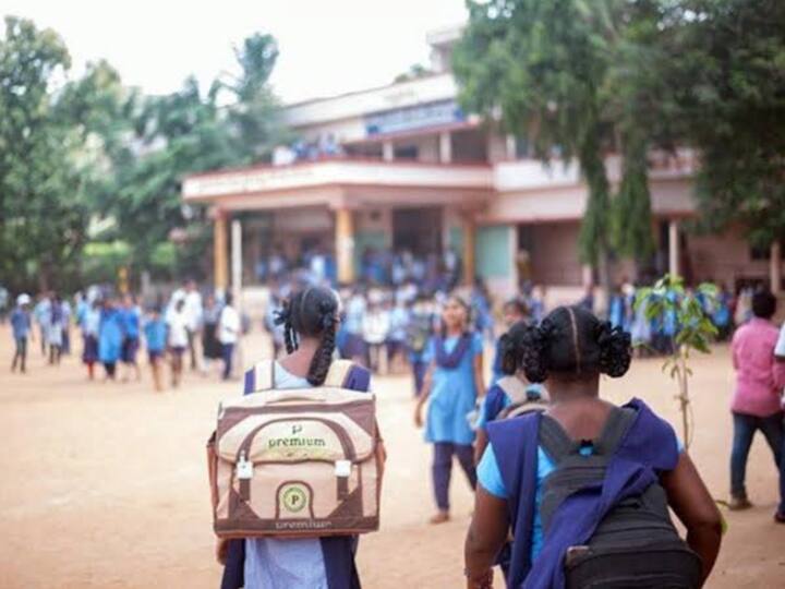 Dalit Girl Thrashed Thrown Out Of Uttar Pradesh School Over Uniform சீருடை அணியாத பட்டியலின சிறுமி: பள்ளியில் இருந்து அடித்து வெளியேற்றிய முன்னாள் ஊர் தலைவர்…