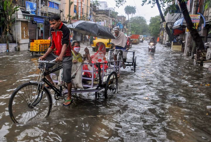 পাশাপাশি, আবহাওয়া দফতর সূত্রে খবর, উত্তরবঙ্গে বৃষ্টি কমার পাশাপাশি, বাড়বে তাপমাত্রা।