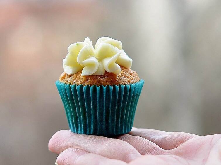 White cream on cakes, you can make this at home కేకులపై వేసే తెల్లటి క్రీమ్, మీరు ఇంట్లోనే ఇలా చేయచ్చు