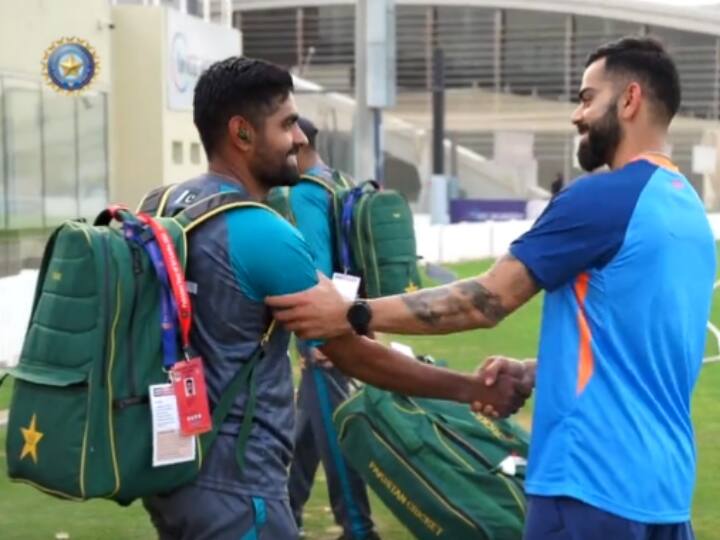 Virat Kohli meets Babar Azam ahead of IND vs PAK clash in Asia Cup 2022 Asia Cup 2022: भारत-पाक मैच से पहले बाबर आज़म से मिले विराट कोहली, वायरल हो रहा वीडियो