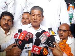 पूर्व सीएम हरीश रावत अल्मोड़ा में बीजेपी के खिलाफ धरने पर बैठे, शिल्पकारों के अपमान का लगाया आरोप