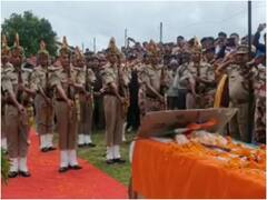 चंपावत में शहीद जवान नंदन सिंह को नम आंखों से सैकड़ों लोगों ने दी विदाई, दोनो बेटों ने