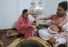 Supriya Sule: खासदार सुप्रिया सुळे पोहचल्या देवदर्शनाला; बारामतीतील सोमेश्वराचे मंदिरात केला अभिषेक