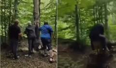 Funny Video: ਦਰੱਖਤ ਵੱਢ ਰਿਹਾ ਸੀ ਵਿਅਕਤੀ ਪਰ ਦਰੱਖਤ ਨੇ ਉਸ ਨੂੰ ਮਾਰੀ ਚਪੇੜ, ਵੀਡੀਓ ਦੇਖ ਕੇ ਆਨੰਦ ਮਹਿੰਦਰਾ ਨੇ ਜੋ ਕਿਹਾ, ਤੁਸੀਂ ਵੀ ਨਹੀਂ ਰੋਕ ਸਕੋਗੇ ਹਾਸਾ