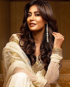 Chitrangda Singh Pics: माथे पर बिंदी, खुले बाल और पिंक कलर का सूट पहने बला की खूबसूरत लगीं चित्रांगदा सिंह, यकीन न हो तो खुद ही देख लें..