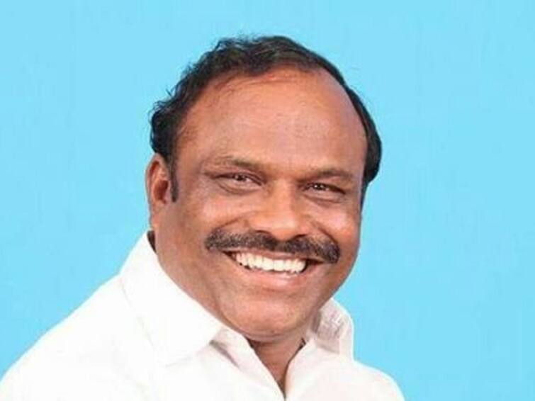 minister gave prizes to government school students by asking them to recite maths tabels in cuddalore TNN ‘வாய்ப்பாடு சொல்லுங்க’ - பரிசு கொடுத்த அமைச்சர்....மகிழ்ச்சியில் திளைத்த மாணவர்கள்..!