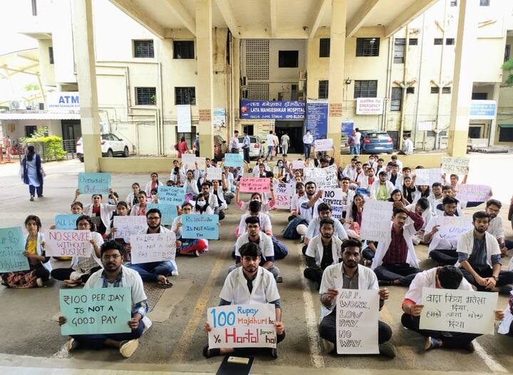 No stipend for three months resident doctors of Lata Mangeshkar Hospital on strike from last three days MBBS Students : तीन महिन्यांपासून मानधन नाही, लता मंगेशकर रुग्णालयातील आंतरवासित डॉक्टर तीन दिवसांपासून संपावर