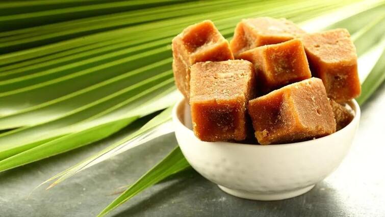 Health Tips: Blessing for women 1 piece jaggery and warm water, you will get relief from these diseases Health Tips : ਔਰਤਾਂ ਲਈ ਵਰਦਾਨ 1 ਟੁਕੜਾ ਗੁੜ ਤੇ ਗਰਮ ਪਾਣੀ, ਇਨ੍ਹਾਂ ਬਿਮਾਰੀਆਂ ਤੋਂ ਮਿਲੇਗੀ ਰਾਹਤ