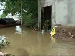 बांदा में यमुना और केन खतरे के निशान के ऊपर, मुख्य सड़क से टूटा दो दर्जन से अधिक गांवों का संपर्क