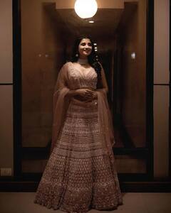 ਪੰਜਾਬੀ ਕੁੜੀ ਕਨਿਕਾ ਮਾਨ ਨੇ ਦੁਲਹਨ ਦੇ ਲਿਬਾਸ `ਚ ਲੁੱਟੀ ਮਹਿਫ਼ਿਲ, ਤਸਵੀਰਾਂ ਦੇਖ ਫ਼ੈਨਜ਼ ਹੋਏ ਕਾਇਲ