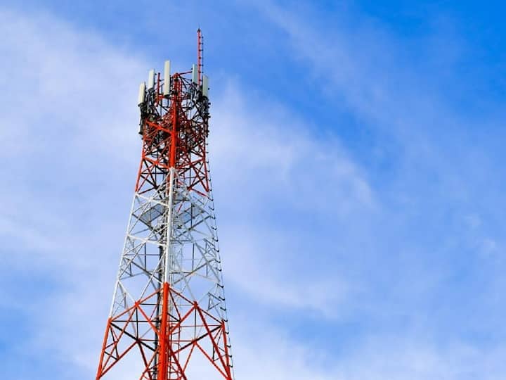 central government owned BSNL to sell 10000 towers as part of national monetisation plans BSNL Telecom Tower: खासगीकरण सुस्साट! बीएसएनएलच्या 10 हजार टेलिकॉम टॉवरची विक्री होणार
