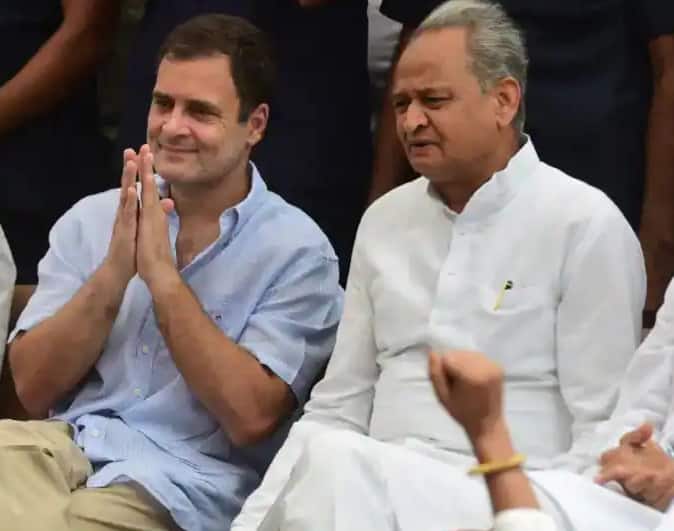 Gehlot backs Rahul Gandhi as Congress president Rajasthan News: કોગ્રેસ અધ્યક્ષના પદને લઇને CM ગેહલોતે કહ્યુ- રાહુલ ગાંધીને મનાવવા અંતિમ ક્ષણ સુધી પ્રયાસ કરીશું