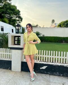 Jannat Zubair Pics: येलो शॉर्ट्स, हाई हिल्स पहन पहन बला की खूबसूरत लगीं जन्नत जुबैर, खूबसूरत अदाएं कहीं चुरा न लें आपकी नीदें