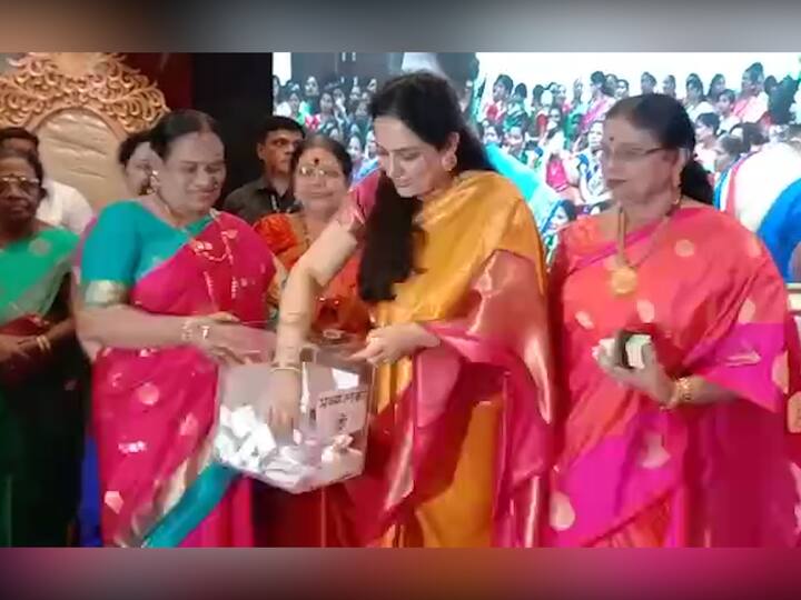 काल रश्मी ठाकरे मंगळागौरीसाठी उपस्थित राहिल्या खऱ्या, पण या ठाणेभेटीत त्यांनी राजकीय संवाद आवर्जून टाळला.