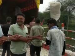 Dhar News: धार में किसानों के नदी में लहसुन फेंकने वीडियो हुआ वायरल, अपील कर कहा- बचा लो सरकार