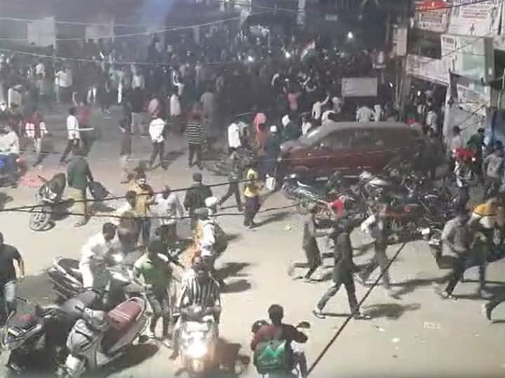 protest continue in Hyderabad after release of Raja Singh, police had to lathi charge the protesters ANN Prophet Muhammad Row: राजा सिंह की रिहाई के बाद हैदराबाद में तनावपूण माहौल, पुलिस को प्रदर्शनाकरियों पर करना पड़ा लाठी चार्ज