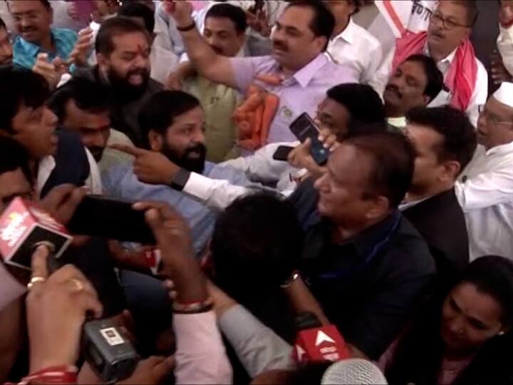 सकाळी हाऊस सुरु होण्यापूर्वी कथित कोविड घोटाळ्याविरोधात सत्ताधारी भाजप आणि शिंदे गट विधिमंडळाच्या पायऱ्यावर आंदोलन सुरु केलं यावेळी सत्ताधारी आमदारांनी जोरदार घोषणाबाजी केली.