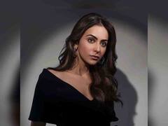 PHOTO : ‘ब्युटी इन ब्लॅक’, रकुलप्रीतच्या लूकवर खिळल्या साऱ्यांच्या नजरा!