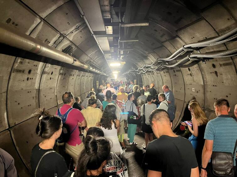 Eurotunnel Passengers Going To UK From France Stranded Inside Tunnel For 5 Hours As Train Breaks Down Eurotunnel Passengers Going To UK From France Stranded Inside Tunnel For 5 Hours As Train Breaks Down