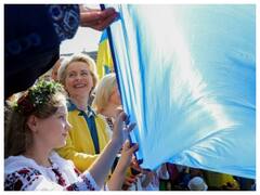 Ukraine Independence Day: Kyiv Displays Captured Tanks, UK Shows Solidarity With Sunflowers | IN PICS
