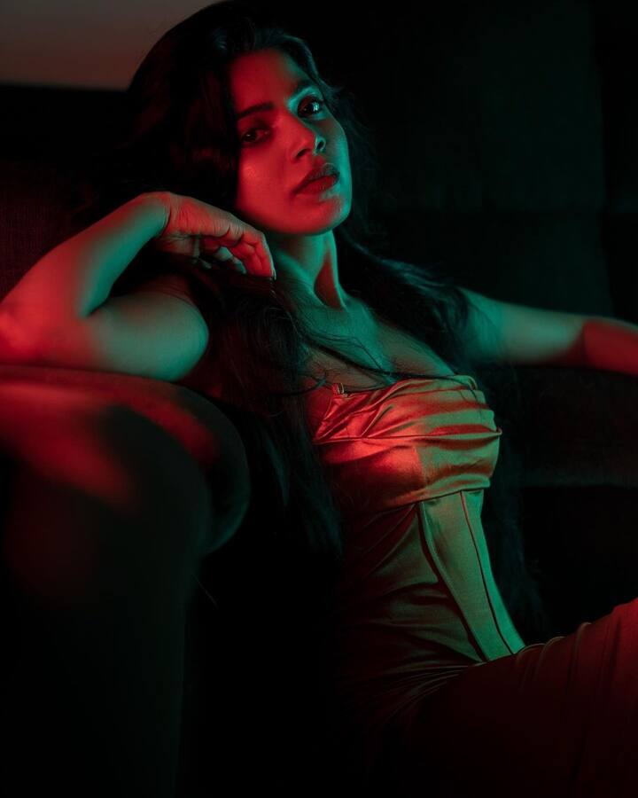 சகியே நீயாரடி