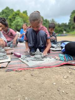 Photo: चिमुकल्या हातांनी साकारले मातीचे गणपती बाप्पा