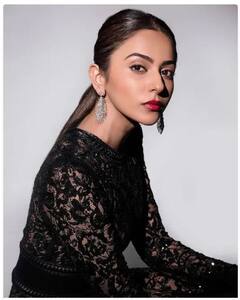 Rakul Preet Singh Pics : ਕਾਲੇ ਰੰਗ ਦੇ ਜਾਲੀਦਾਰ ਕੱਪੜਿਆਂ 'ਚ ਰਕੁਲ ਪ੍ਰੀਤ ਸਿੰਘ ਨੇ ਦਿੱਤੇ ਬੇਹੱਦ ਗਲੈਮਰਸ ਪੋਜ਼, ਵੇਖੋ ਤਾਜ਼ਾ ਤਸਵੀਰਾਂ