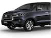 Toyota Innova Hycross : टोयोटा घेऊन येतेय मोठी बातमी, Innova दिसणार नव्या अवतारात