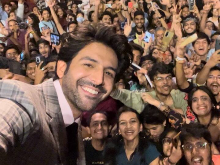 Kartik Aaryan Gives A New Word For His Fan Army, Calls Them 'Fanception' Kartik Aaryan Gives A New Word For His Fan Army, Calls Them 'Fanception'