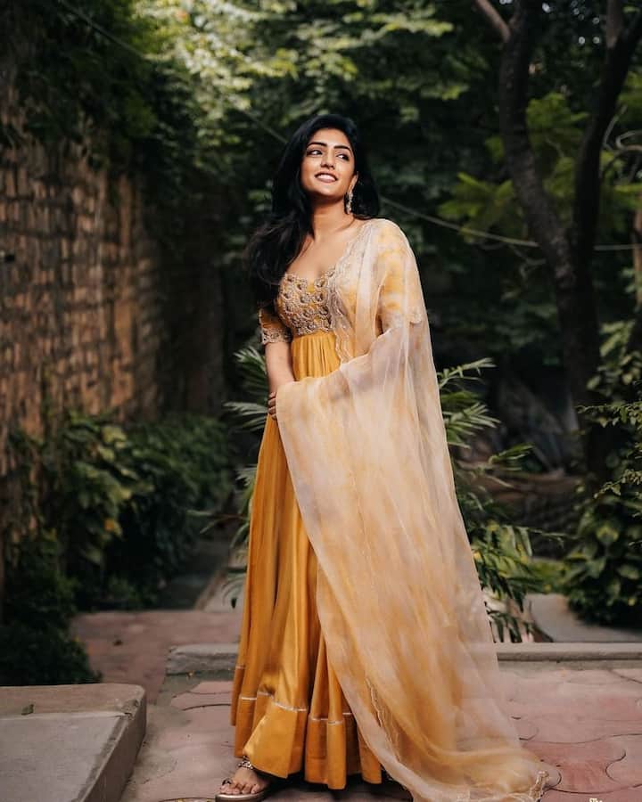 'అరవింద సమేత' సినిమాలో కీలకపాత్రలో కనిపించింది. (Courtesy : Eesha Rebba Instagram)