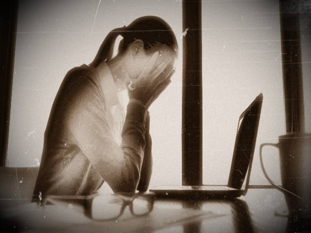 Madhya Pradesh: Man poses as girl to blackmail old lesbian friend, demands Rs 15 lakh; held cyber crime: தன் காதலி என்று நினைத்து பிரைவேட் போட்டோவை பகிர்ந்த இளம்பெண்: காத்திருந்த அதிர்ச்சி!