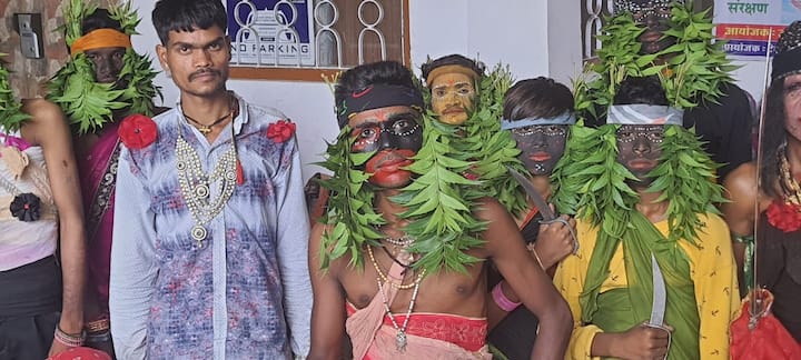 इस परंपरा में आदिवासी समाज सवा महीने या 40 दिन तक भगवान शिव की आराधना करते हैं. इनका मकसद सिर्फ एक ही होता है कि गांव में खुशहाली रहे.