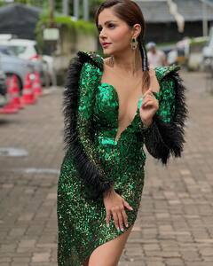 Rubina Dilaik : ग्लॅमर का तडका... अभिनेत्री रुबीना दिलैकचे स्टनिंग फोटो एकदा पाहाच