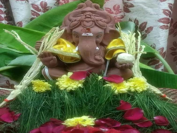 Vinayagar Chaturthi 2022 Pooja Time Vidhanam Pooja Items Required Procedure at Home in Tamil Ganesh Chaturthi Puja Muhurat 2022 Vinayagar Chathurthi Pooja: விநாயகர் சதுர்த்தியும் ,பூஜை வழிபாட்டு நேரமும்.. எல்லாமே இனிப்பான தகவல்..