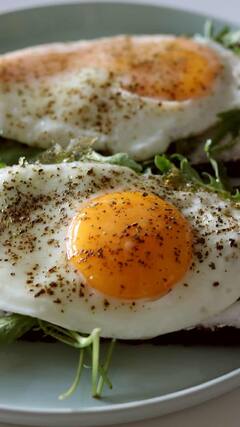 Egg Benefits : वाढत्या वयातही अंडी खाण्याचे आहेत अनेक फायदे; जाणून घ्या