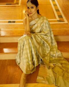 PHOTO : ‘बेबी डॉल मे सोने दी...’, मौनी रॉयच्या लूकवर खिळल्या साऱ्यांच्या नजरा!