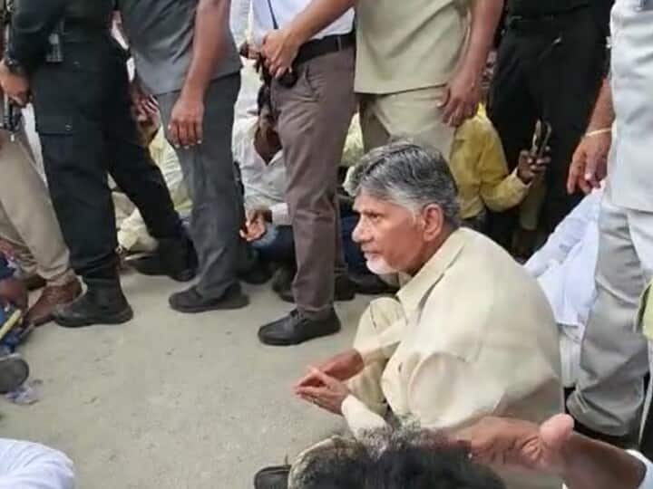 Andhra Pradesh: TDP Chief Chandrababu Naidu Stages Sit-In After 'YSRCP Workers' Demolish Anna Canteen