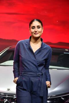 Kareena Kapoor Khan Pics: ब्लू जंपसूट में रैंप पर वॉक करती नजर आईं करीना कपूर खान, सिंपल लुक में भी ढाती नजर आईं कहर