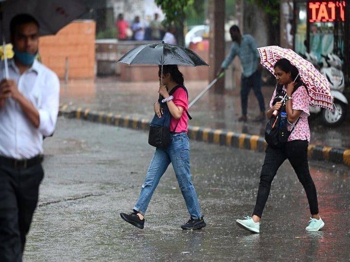 Delhi NCR Weather Forecast Today 25 August 2022 IMD Alert for Light Rain or Drizzle in Delhi Noida Gurugram Delhi-NCR Weather Forecast Today: दिल्ली-एनसीआर में आज हो सकती है हल्की बारिश, जानें- इस महीने के अंत तक कैसा रहेगा मौसम