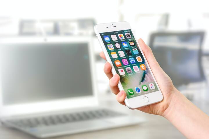 iPhone 14 Series: ভারতে লঞ্চ হতে চলেছে আইফোন ১৪ সিরিজ। আর কয়েকদিনের অপেক্ষা মাত্র। তারপরই বহু প্রতীক্ষিত অ্যাপেলের এই ডিভাইস লঞ্চ হবে দেশে।